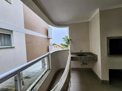 A planta de Lindo e com piscina, 100m 4 Ilhas, 3 quartos, 2 vagas, até 7 pessoas
