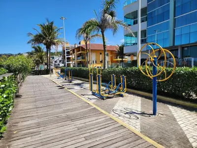 A planta de Lindo e com piscina, 100m 4 Ilhas, 3 quartos, 2 vagas, até 7 pessoas