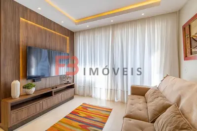 Uma televisão e/ou sistema de entretenimento em Cobertura Duplex Alto Padrão com Jacuzzi