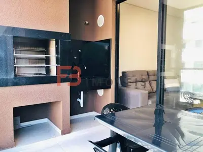 Uma televisão e/ou sistema de entretenimento em Apartamento praia Bombas