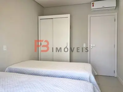 Uma cama ou camas num quarto em Apartamento praia Bombas