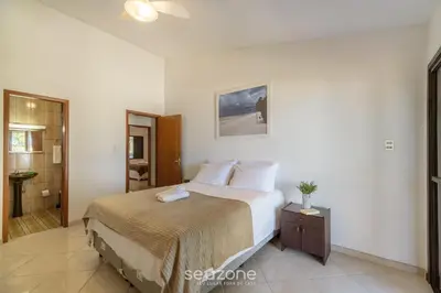 Uma cama ou camas num quarto em Casa 6Q pé na areia em Bombinhas ABM0101