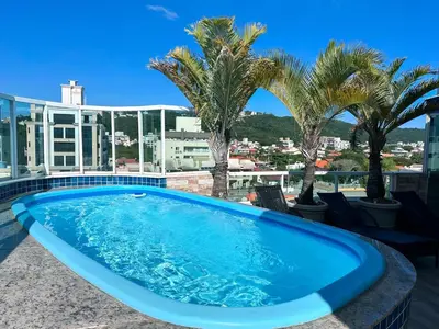 A planta de Cobertura com piscina em Bombinhas SC
