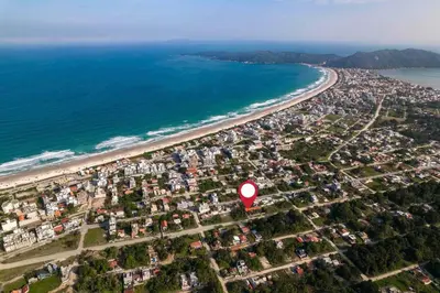 A planta de Casa Bombinhas Mariscal hospedado GleisonJayme