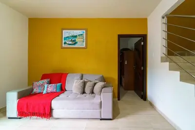 A planta de Casa Bombinhas Mariscal hospedado GleisonJayme
