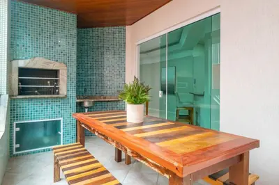 A cozinha ou kitchenette de Lindo apartamento na Avenida