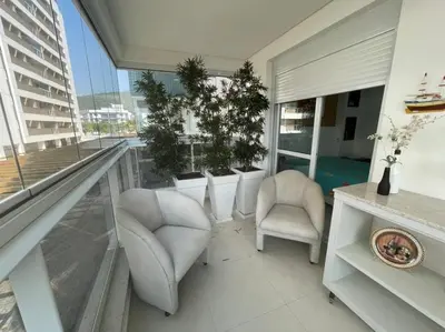 Uma área de estar em Cód 53 - Apartamento amplo com 2 suítes