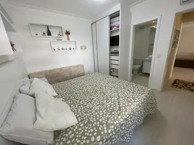 Uma cama ou camas num quarto em Cód 53 - Apartamento amplo com 2 suítes