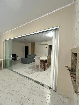 A planta de Casa Costa Serena - 1 suíte e 2 quartos passos do mar