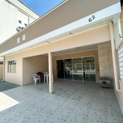 Casa Costa Serena - 1 suíte e 2 quartos passos do mar