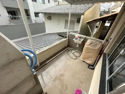 A planta de Duplex de 3 Quartos com Piscina - 140m da praia