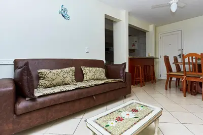 A planta de 1134 Apto 2 dormitorios no centro de Bombinhas 100 m da Praia