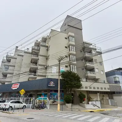 1134 Apto 2 dormitorios no centro de Bombinhas 100 m da Praia