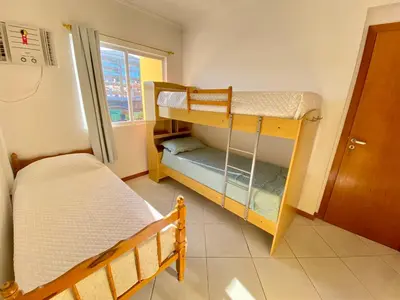 Uma cama ou camas num quarto em Apartamento com piscina Bombas