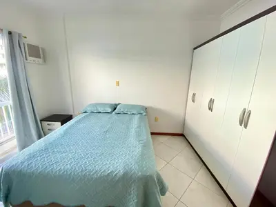 Uma cama ou camas num quarto em Apartamento com piscina Bombas