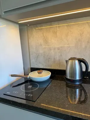 A cozinha ou kitchenette de Novíssimo studio para casal