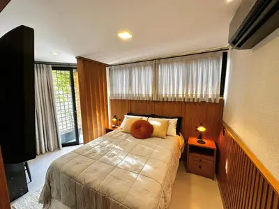 Uma cama ou camas num quarto em Loft para Casal em Bombinhas - Sem Garagem