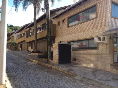 O edifício onde o apartamento está situado