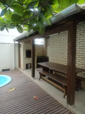 Uma televisão e/ou sistema de entretenimento em Apartamento Costa Esmeralda