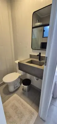 Uma casa de banho em Loft aconchegante próximo do mar e do Expocentro