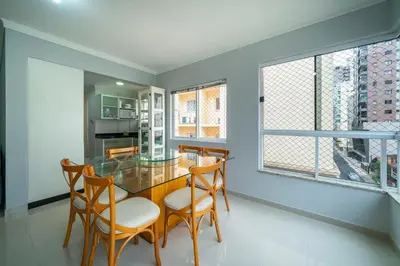 A cozinha ou kitchenette de Apto Moderno Próx. à Praia em Itapema CB5328