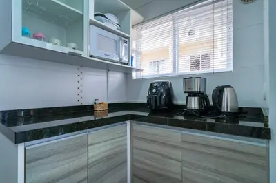A cozinha ou kitchenette de Apto Moderno Próx. à Praia em Itapema CB5328