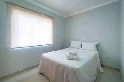 Uma cama ou camas num quarto em Apto Moderno Próx. à Praia em Itapema CB5328