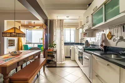 A cozinha ou kitchenette de Conforto, Ar Cond., Churrasqueira e Vista Mar