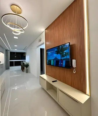 Uma televisão e/ou sistema de entretenimento em Luxo e Conforto com Vista mar em Porto Belo – PORT-001
