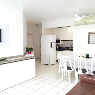 Apto quadra mar em Balneário Perequê