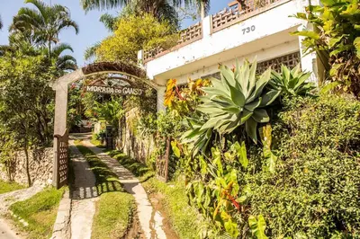 Um jardim no exterior de 8 - Studio Vista Mar - Morada do Ganso
