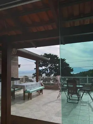 Uma varanda ou terraço em Casa na Praia Araçá