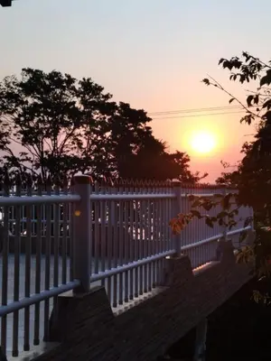 O nascer ou o pôr do sol visto a partir da casa de férias