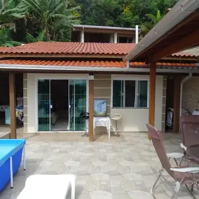 Casa na Praia Araçá