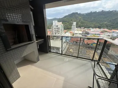 Uma vista geral da montanha ou uma vista da montanha a partir do apartamento