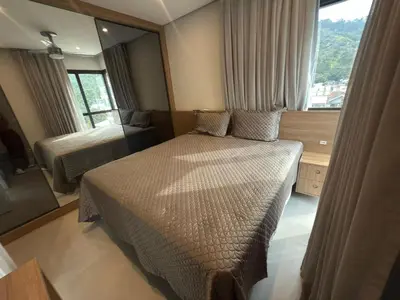 Uma cama ou camas num quarto em Cód 57 - Apto com 3 dormitórios a 150m do mar