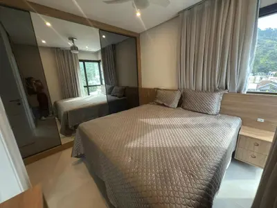 Uma cama ou camas num quarto em Cód 57 - Apto com 3 dormitórios a 150m do mar