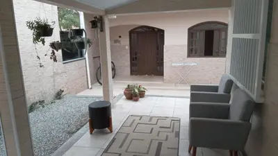 Uma área de estar em House of Cesar