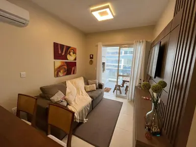 Uma televisão e/ou sistema de entretenimento em Cód 44 - Excelente apartamento á 280m do mar