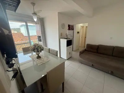 A cozinha ou kitchenette de Cód 73 - Apto no Brisa do Arvoredo a 80m do mar