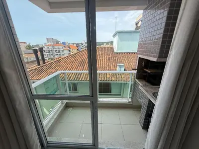 Uma varanda ou terraço em Cód 73 - Apto no Brisa do Arvoredo a 80m do mar