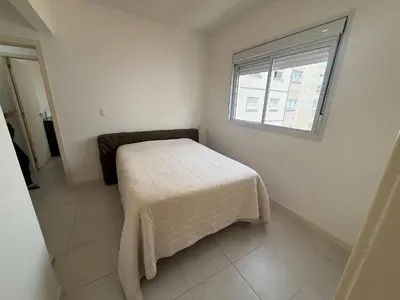 Uma cama ou camas num quarto em Cód 73 - Apto no Brisa do Arvoredo a 80m do mar