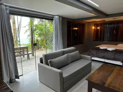 Uma área de estar em Apto 10, Temático Veuve Clicquot com Jacuzzi na Morada do Ganso
