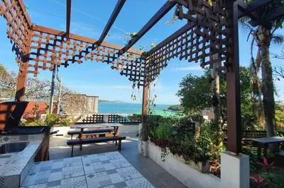 Uma varanda ou terraço em Chalé 9 com Jacuzzi na Morada do Ganso