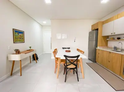 A cozinha ou kitchenette de Apto encantador, prédio novo com piscina - 0116
