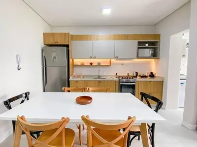 A cozinha ou kitchenette de Apto encantador, prédio novo com piscina - 0116
