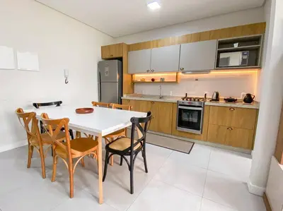 A cozinha ou kitchenette de Apto encantador, prédio novo com piscina - 0116