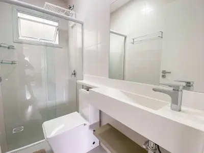 Uma casa de banho em Apto encantador, prédio novo com piscina - 0116