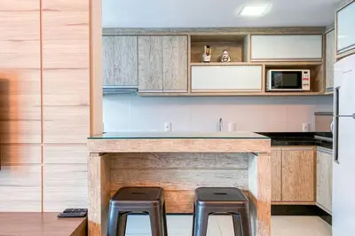 A planta de Amplo apartamento com 2 suítes na praia - 0118