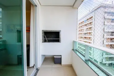 A planta de Amplo apartamento com 2 suítes na praia - 0118